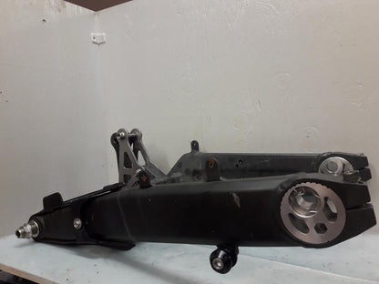 Höger sida på Sving från en Kawasaki Z 1000 -2013 motorcykel.