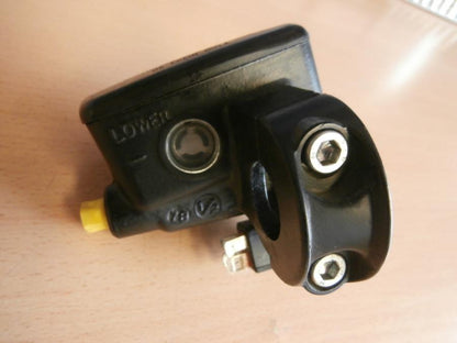 Framsidan på Bromshuvudcylinder från en Honda GL 1500 -1998 motorcykel.