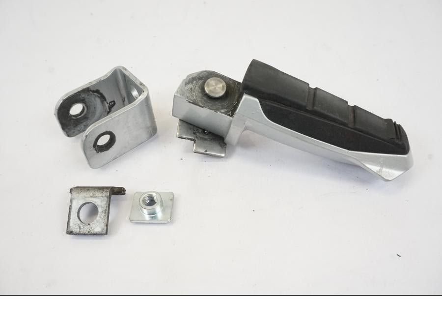 Framsidan på Fotpinne från en BMW R 1150 RS -2003 motorcykel.