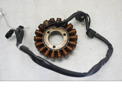 Baksidan på Generator från en Suzuki SV 650 -2016 motorcykel.