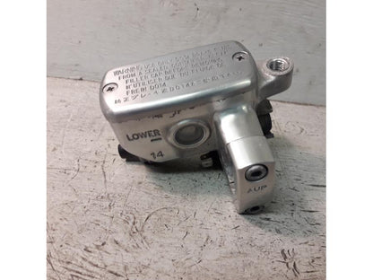 Baksidan på Bromshuvudcylinder från en Honda VTX 1800 -2007 motorcykel.