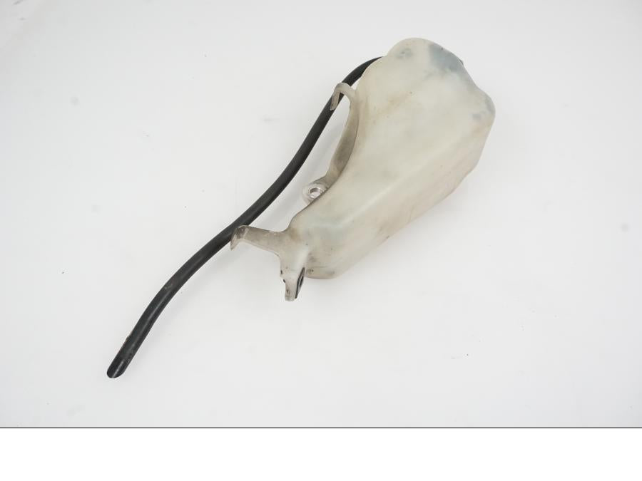 Framsidan på Vattenexpansionskärl från en Yamaha YZF R6 -2006 motorcykel.