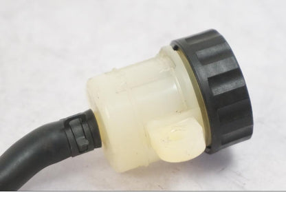 Vänster sida på Bromsvätskebehållare från en Triumph Tiger -2009 motorcykel.