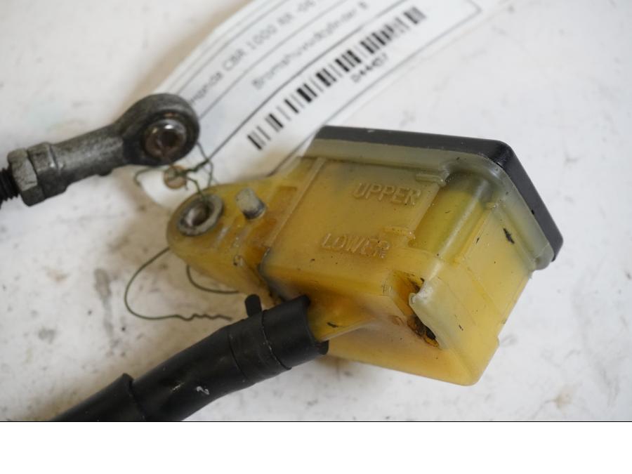 Baksidan på Bromshuvudcylinder från en Honda CBR 1000 RR -2006 motorcykel.