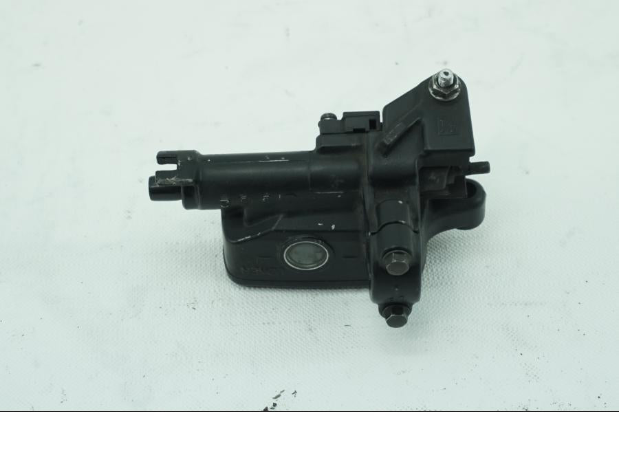 Baksidan på Kopplingshuvudcylinder från en Honda VFR 1200 -2012 motorcykel.