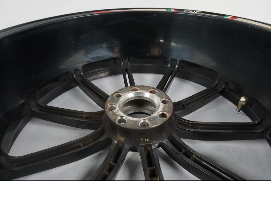 Extrabild5 på Fälg från en MV Agusta Dragster -2014 motorcykel.