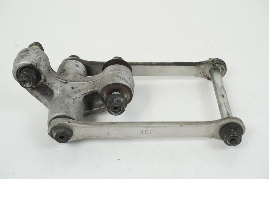 Snett uppifrån på Stötdämparlänkage från en Suzuki GSX-R 1000 -2003 motorcykel.