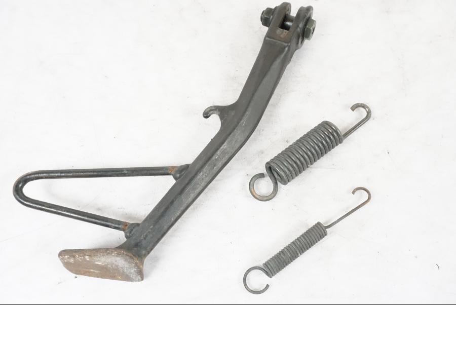 Framsidan på Sidostöd från en Honda NT 650 V -2002 motorcykel.