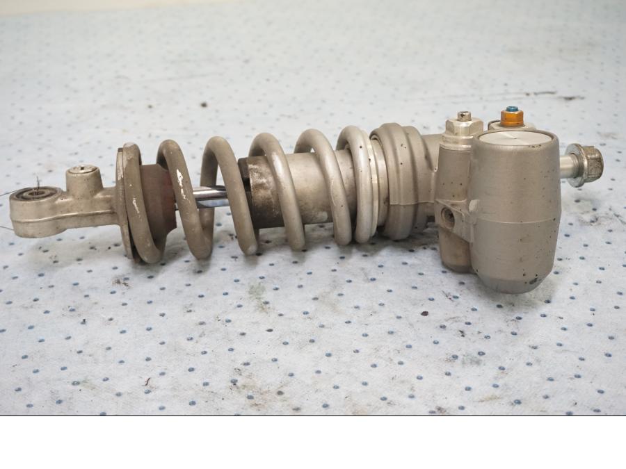 Framsidan på Stötdämpare från en Yamaha YZF 1000 R1 -2010 motorcykel.