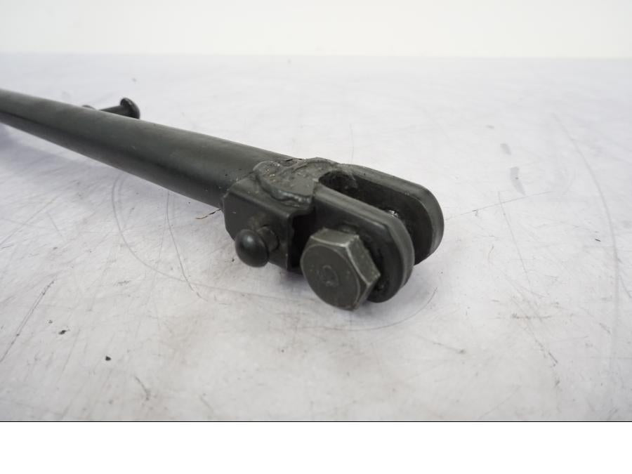 Snett nerifrån på Sidostöd från en Kawasaki ER-6N -2012 motorcykel.