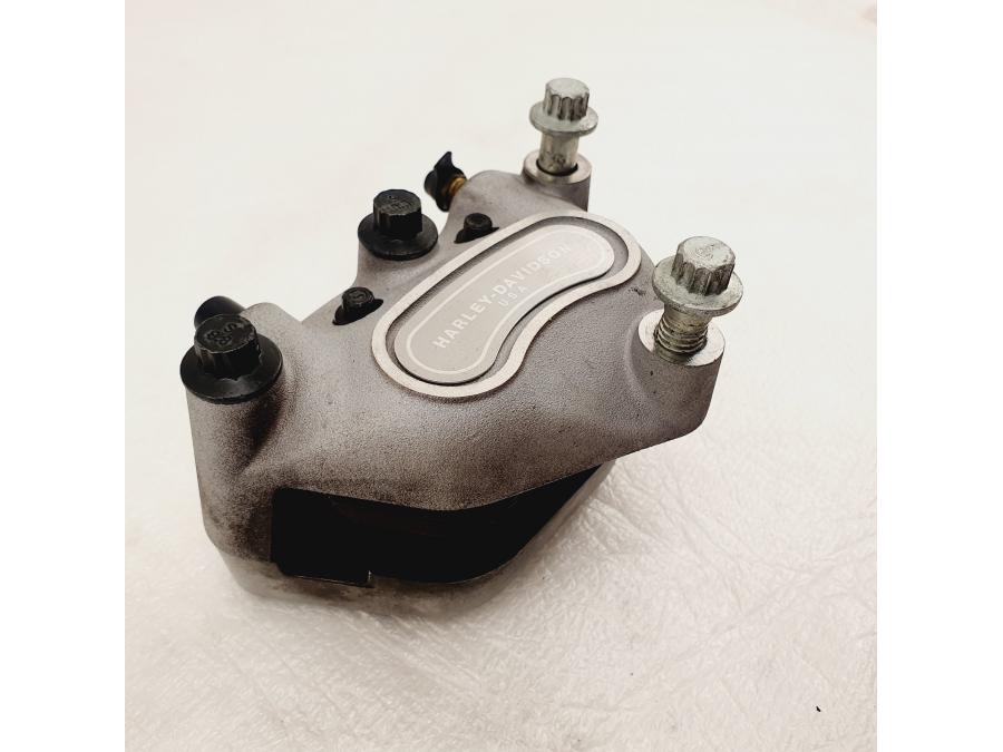 Höger sida på Bromsok från en H-D V-Rod 1130 -2005 motorcykel.