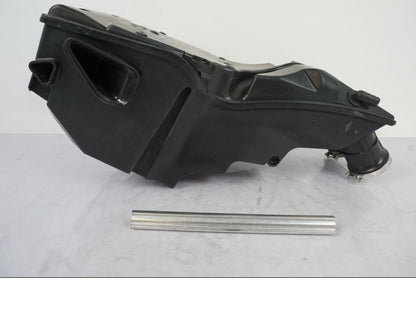 Framsidan på Luftburk från en KTM 790 Duke -2019 motorcykel.