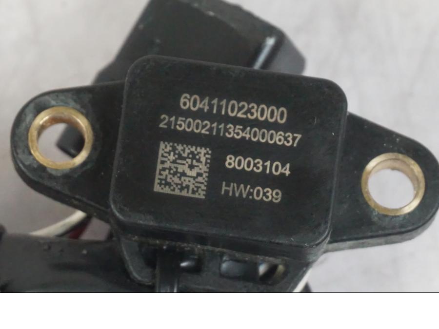 Snett uppifrån på Växelindikator från en KTM 1290 Super Duke R -2022 motorcykel.