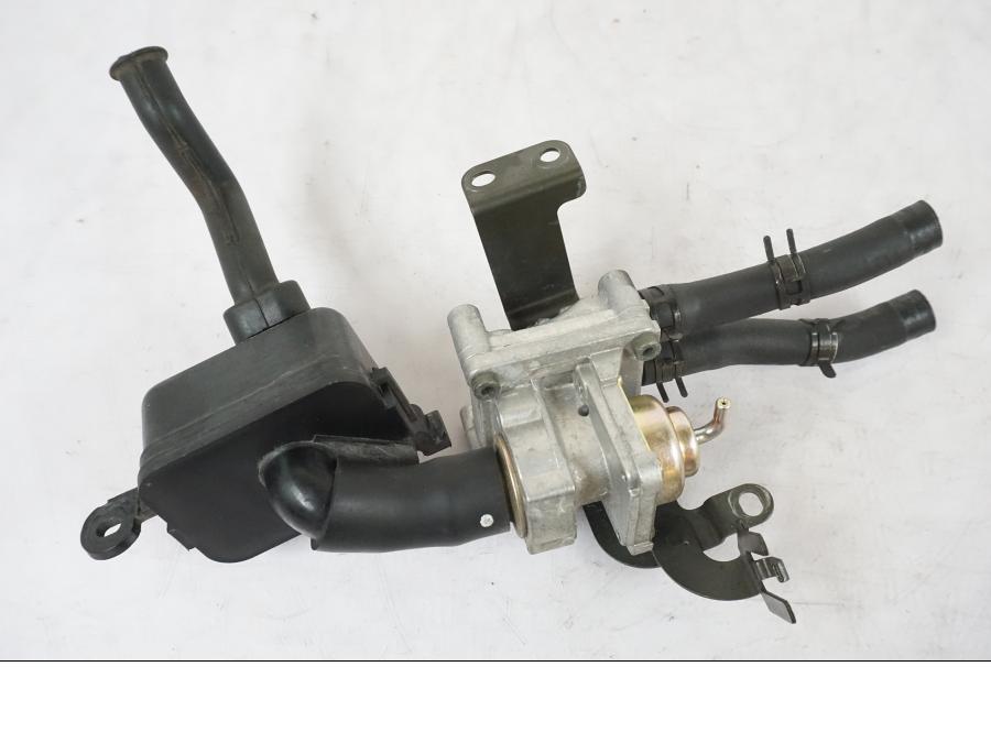 Framsidan på Second Air från en Yamaha XVS 1100 -2004 motorcykel.