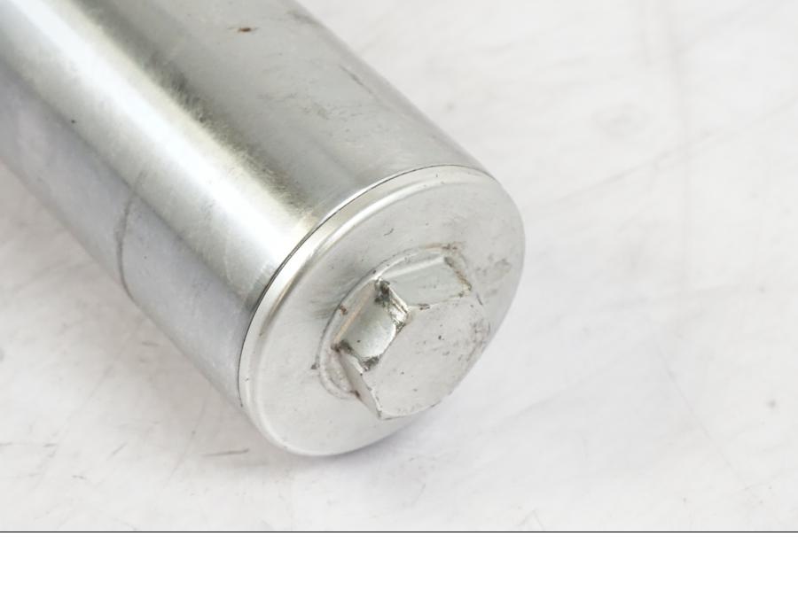 Snett nerifrån på Gaffelben från en Honda NT 650 V -2002 motorcykel.