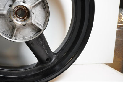 Extrabild4 på Fälg från en Suzuki GSF 650 -2011 motorcykel.