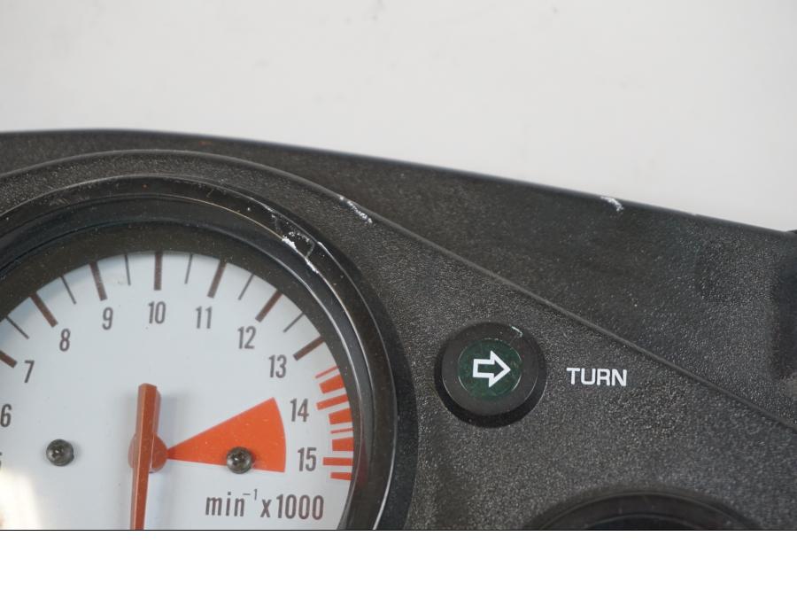 Vänster sida på Instrumentpanel från en Honda CBR 600 -1998 motorcykel.