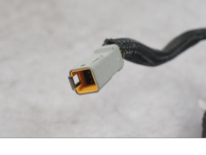 Snett nerifrån på Kablage från en Ducati Multistrada V4 -2024 motorcykel.