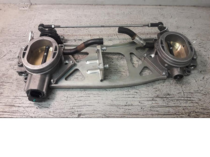 Baksidan på Spjällhus från en Ducati 848 -2010 motorcykel.