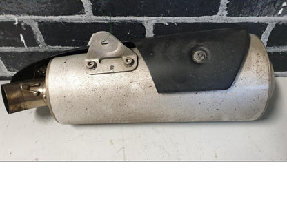 Vänster sida på Ljuddämpare från en Ducati Monster 696 -2013 motorcykel.