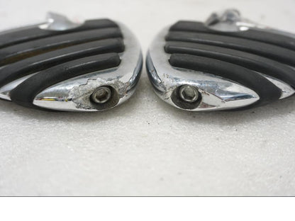 Vänster sida på Fotplatta från en Suzuki VL 800 -2004 motorcykel.