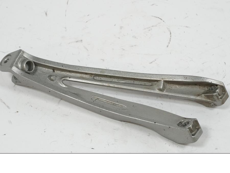 Vänster sida på Fotpinnefäste från en Yamaha YZF 1000 R1 -2007 motorcykel.