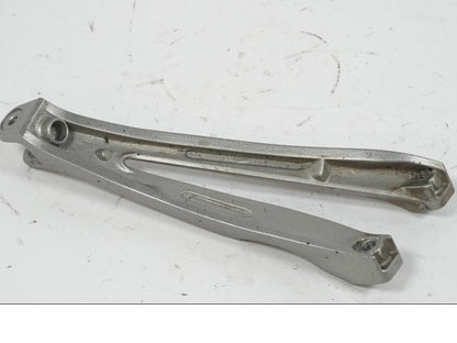 Vänster sida på Fotpinnefäste från en Yamaha YZF 1000 R1 -2007 motorcykel.