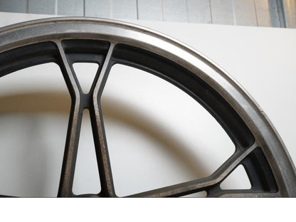 Extrabild4 på Fälg från en Suzuki GS 850 G -1982 motorcykel.