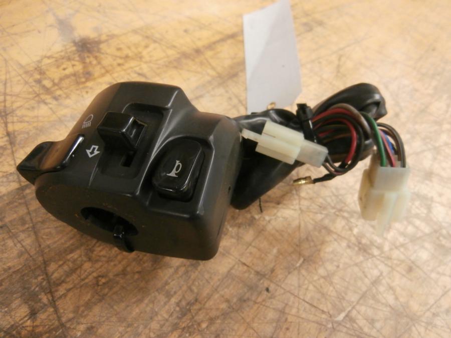 Baksidan på Styrelreglage från en Kawasaki Z 1000 -2003 motorcykel.