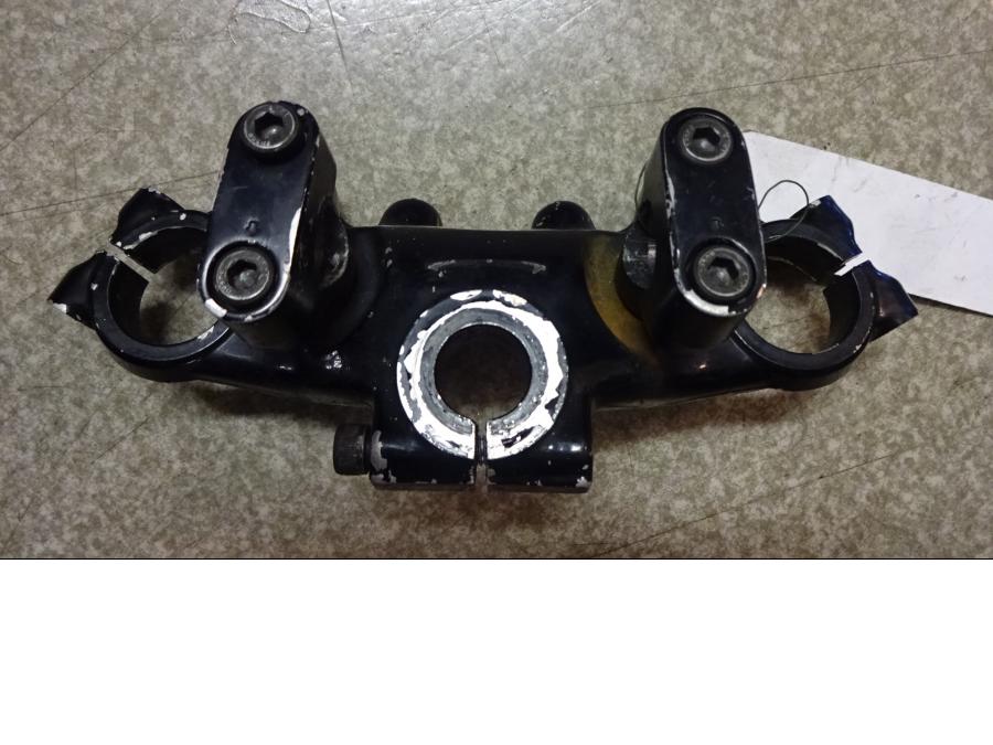 Framsidan på Gaffelkrona från en Yamaha XV1000 -1983 motorcykel.