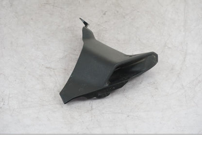 Framsidan på Sidkåpa innerplast från en Yamaha MT-09 -2024 motorcykel.