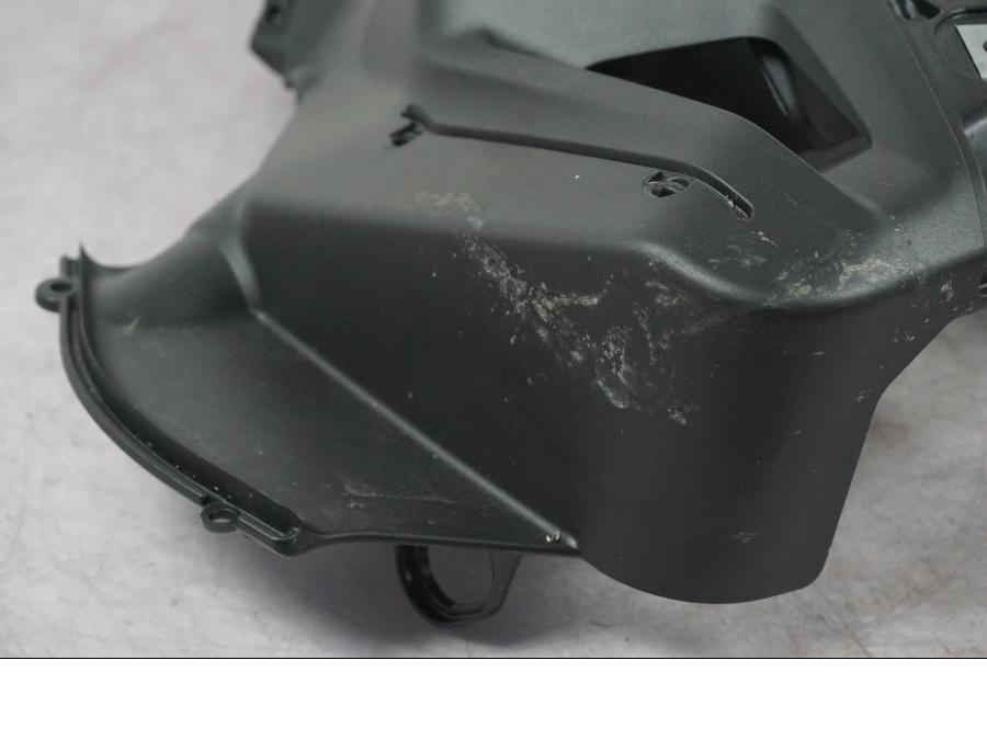 Höger sida på Sidkåpa innerplast från en Ducati Multistrada V4 -2024 motorcykel.