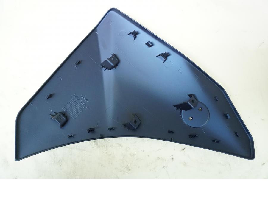 Höger sida på Sidopanel från en Yamaha MT-07 Tracer -2020 motorcykel.