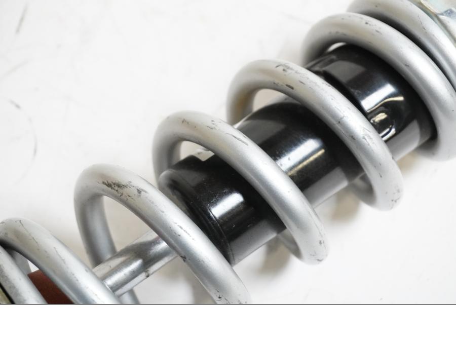 Snett uppifrån på Stötdämpare från en Yamaha FZ-1 N -2006 motorcykel.