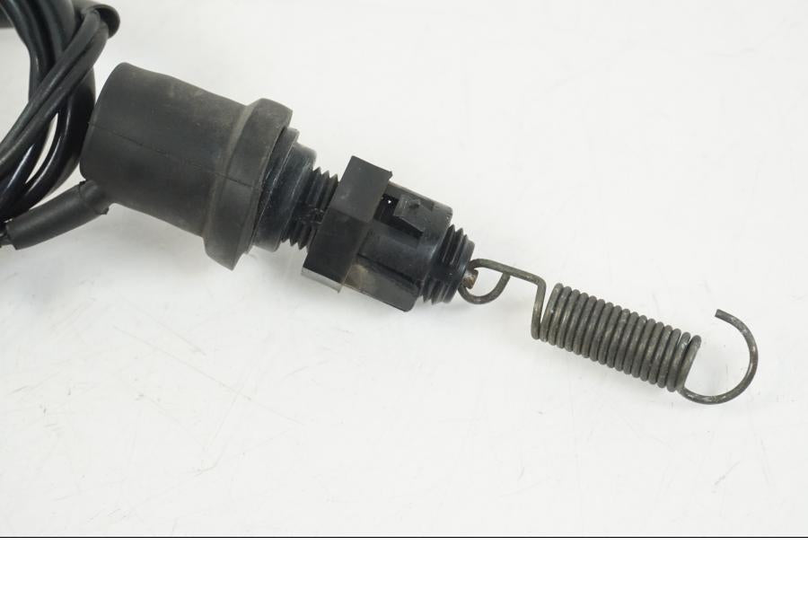 Baksidan på Bromsljuskontakt från en Yamaha XT 660 X -2005 motorcykel.