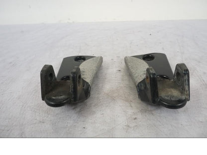 Baksidan på Fotpinnefäste från en BMW R 1150 GS -2002 motorcykel.