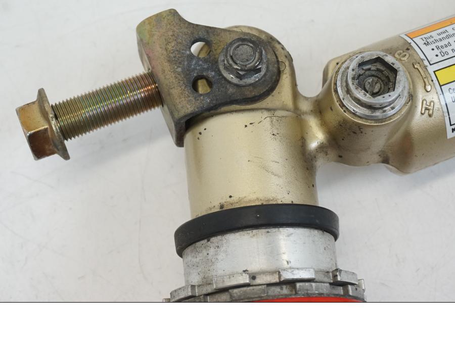 Snett uppifrån på Stötdämpare från en Kawasaki ZX-12R -2000 motorcykel.