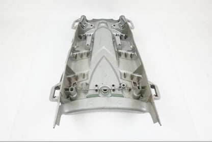 Vänster sida på Pakethållare från en BMW R 1200 GSA -2008 motorcykel.