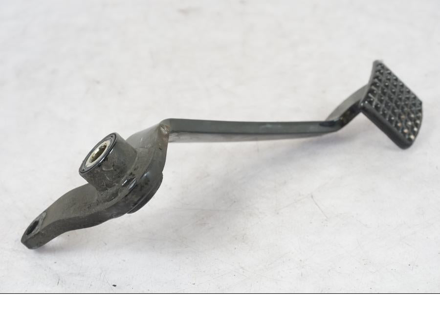 Framsidan på Bromspedal från en Honda VT 600 C -1998 motorcykel.