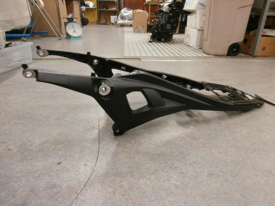 Framsidan på Bakram från en Ducati Monster 696 -2013 motorcykel.