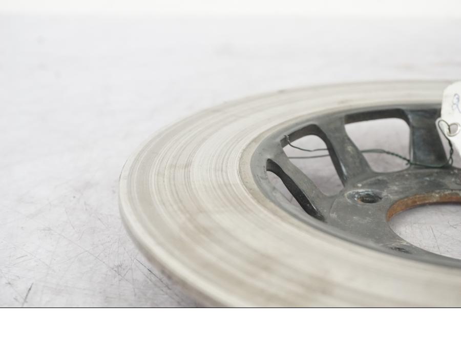 Baksidan på Bromsskiva från en Honda CB 650 -1981 motorcykel.