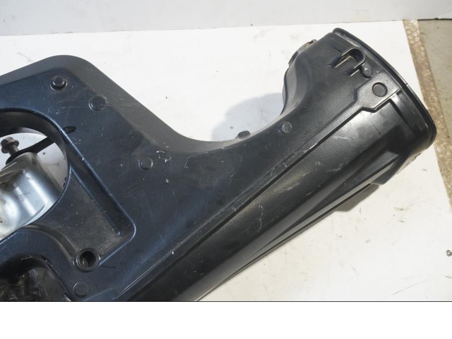 Vänster sida på Sving från en Triumph Tiger -2012 motorcykel.