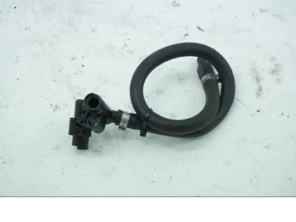 Framsidan på Fuel Rail från en KTM 1190 Adventure -2014 motorcykel.