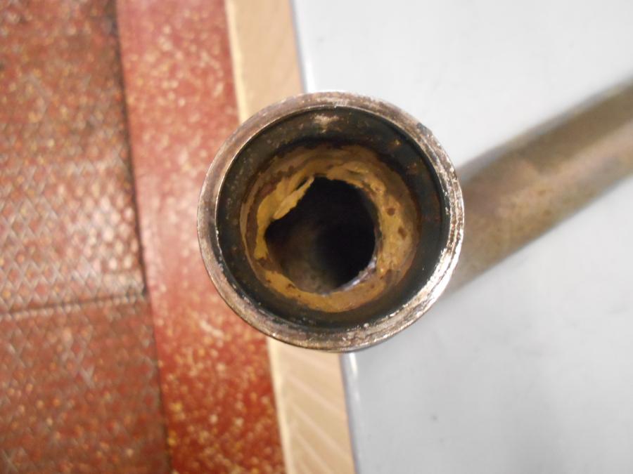 Snett uppifrån på Avgassystem från en Kawasaki VN 1500 -2002 motorcykel.