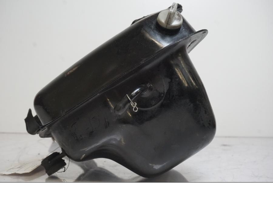 Vänster sida på Oljetank från en Yamaha XTZ 750 -1989 motorcykel.