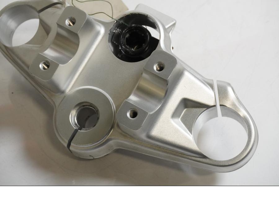 Baksidan på Gaffelkrona från en BMW F 800 R -2011 motorcykel.