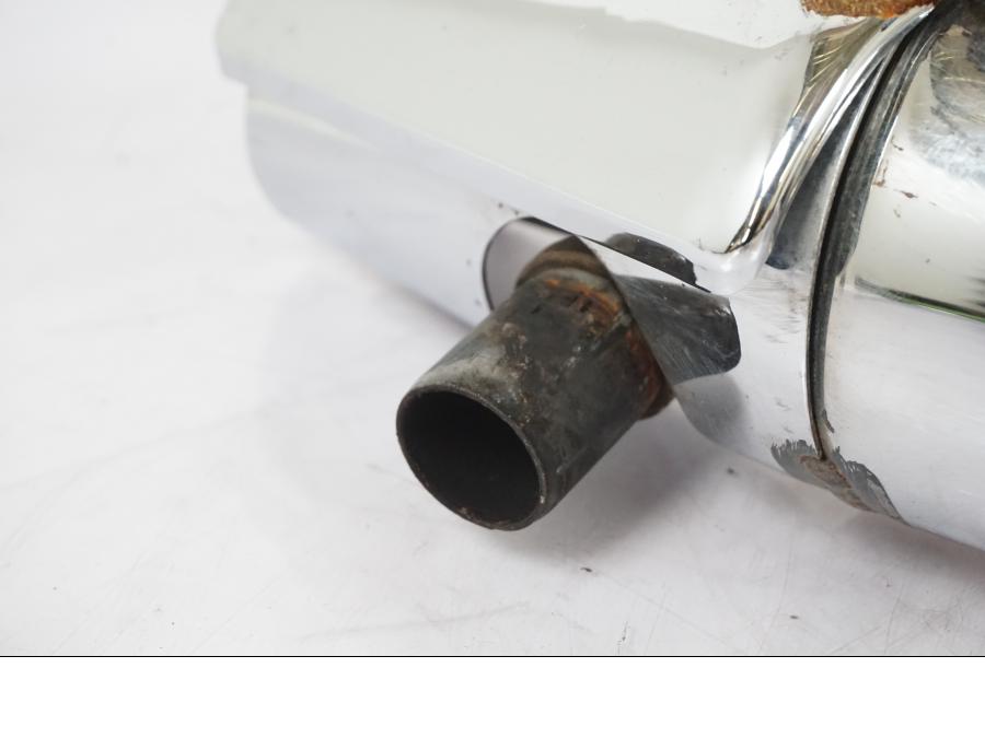 Extrabild2 på Ljuddämpare från en Suzuki VL 800 -2002 motorcykel.