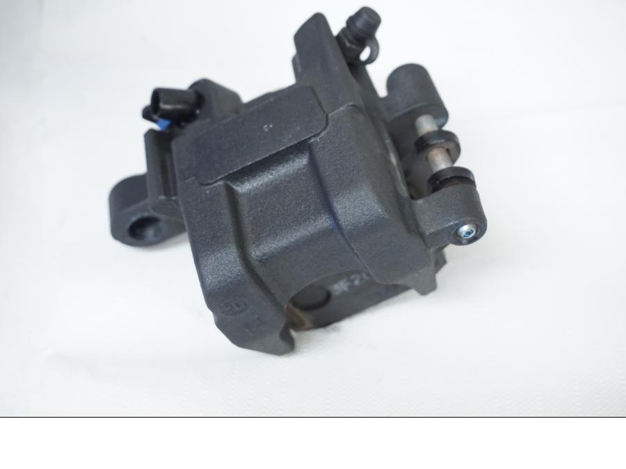 Vänster sida på Bromsok från en Kawasaki Z 800 -2013 motorcykel.