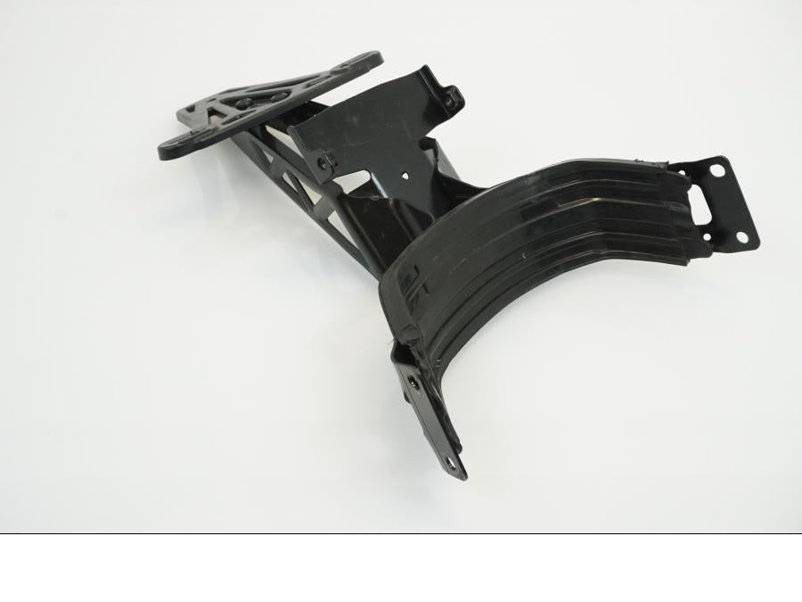 Baksidan på Skylthållare från en Triumph Daytona 675 -2006 motorcykel.