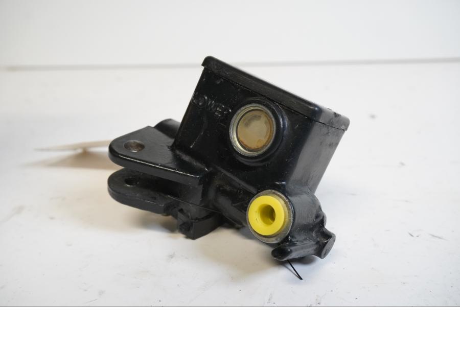 Framsidan på Bromshuvudcylinder från en Kawasaki KDX 125 -1991 motorcykel.